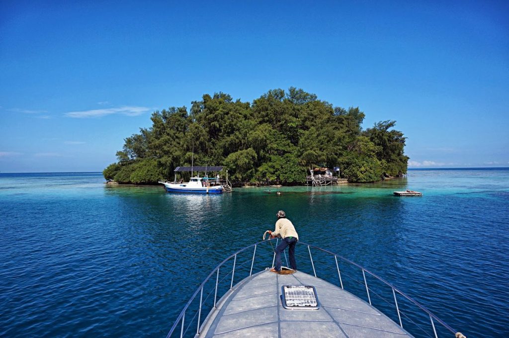 Pulau Macan Tour