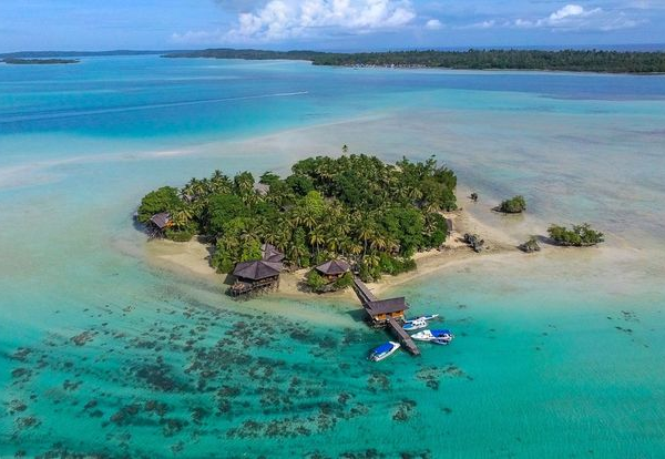 derawan - fame tour and travels